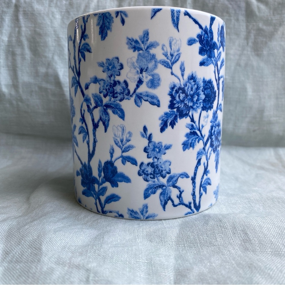 Lauren Ralph Lauren blue white floral 16 oz. mug - Picture 5 of 8